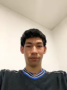 Snapshot of mathias_camil chatting on 06/15/26, 06:04 mathias camil online show from 06/15/26, 06:04