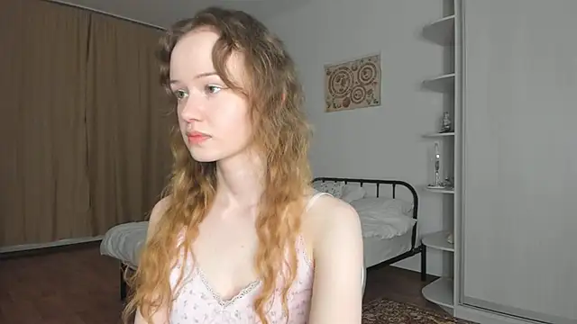 Snapshot of babymolly2 chatting on 06/15/26, 06:43 babymolly2 online show from 06/15/26, 06:43
