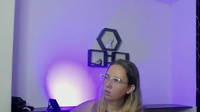 Snapshot of Mia_and_Erick chatting on 07/04/26, 02:29 Mia and Erick online show from 07/04/26, 02:29