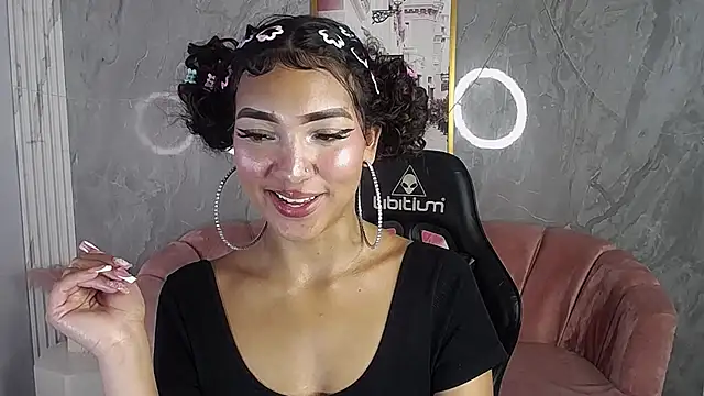 Snapshot of CamilaVixen_ch chatting on 05/30/26, 01:25 CamilaVixen ch online show from 05/30/26, 01:25