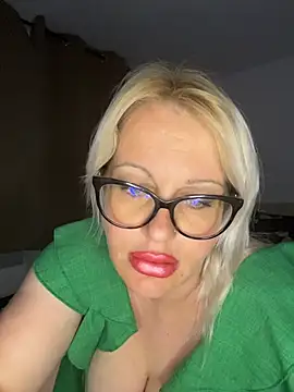 Snapshot of brenda121 chatting on 05/27/26, 09:56 brenda121 online show from 05/27/26, 09:56