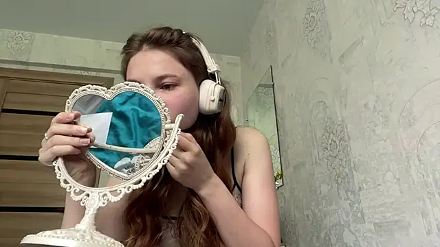 HeIen cute online show from 06/13/26, 05:27