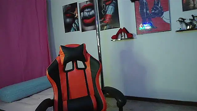 LolaSelvaggia online show from 06/11/26, 11:14