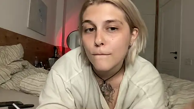 Snapshot of Ella_Bloom chatting on 06/23/26, 05:11 Ella Bloom online show from 06/23/26, 05:11