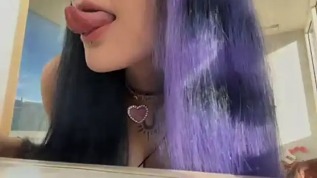 HolyCute online show from 06/16/26, 04:09