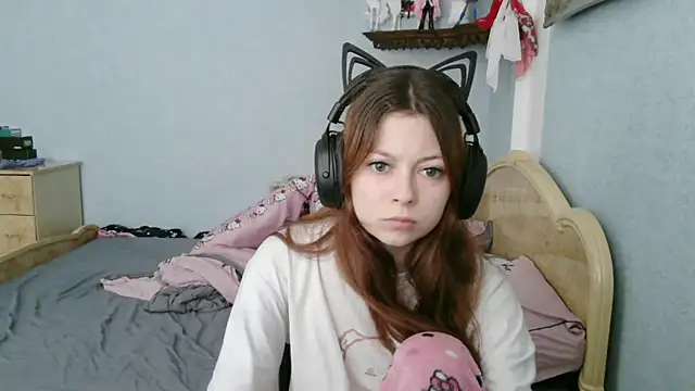 Snapshot of AlessiaViolet chatting on 07/06/26, 08:55 AlessiaViolet online show from 07/06/26, 08:55