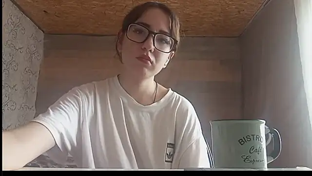 Snapshot of OliviaMoment chatting on 07/06/26, 08:22 OliviaMoment online show from 07/06/26, 08:22