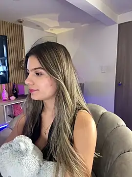 Snapshot of emilyvex chatting on 06/13/26, 03:04 emilyvex online show from 06/13/26, 03:04