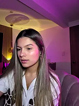 Snapshot of emilyvex chatting on 07/11/26, 04:04 emilyvex online show from 07/11/26, 04:04