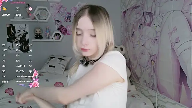 Snapshot of meganami chatting on 06/14/26, 03:03 meganami online show from 06/14/26, 03:03