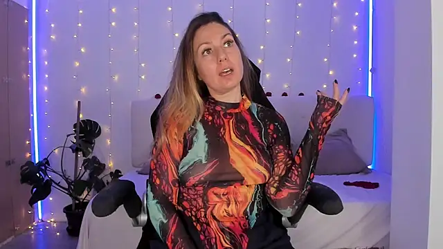 LindaWhite  online show from 12/02/25, 04:57