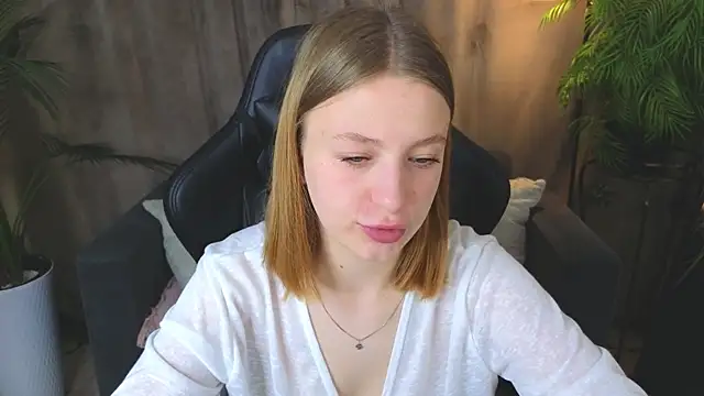 Snapshot of BeatriceLoven chatting on 06/27/26, 07:13 BeatriceLoven online show from 06/27/26, 07:13