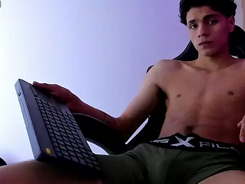 Ithan Hott online show from 06/03/26, 03:53