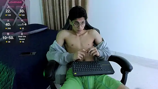 Ithan Hott online show from 06/19/26, 03:44