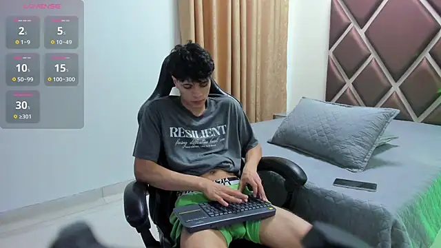 Ithan Hott online show from 07/18/26, 03:54