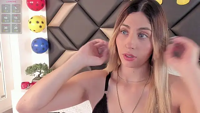 Snapshot of AdrianaHarlow chatting on 06/13/26, 05:00 AdrianaHarlow online show from 06/13/26, 05:00