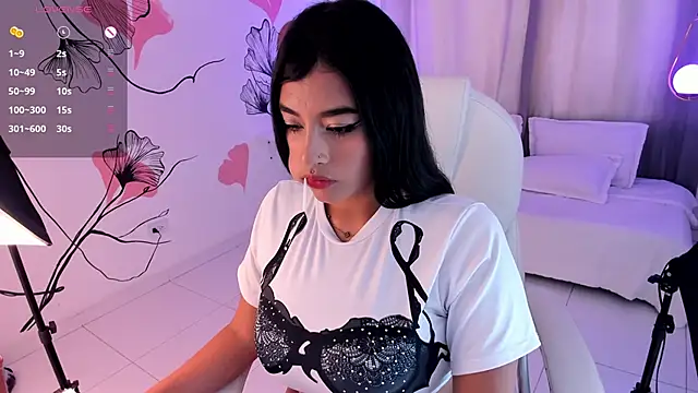 Snapshot of brunette_noova chatting on 06/06/26, 08:57 brunette noova online show from 06/06/26, 08:57
