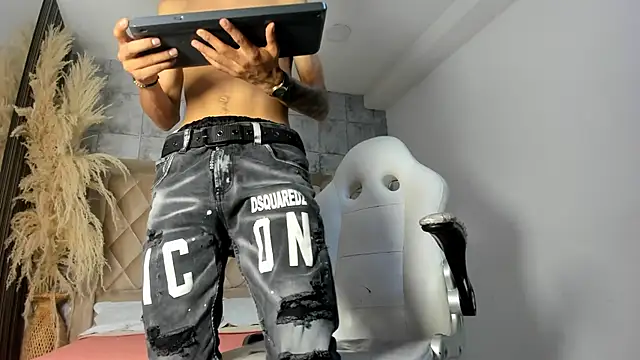 LucasJhonson  online show from 06/09/26, 01:17
