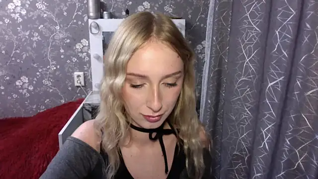 Snapshot of JennaLomeri chatting on 06/15/26, 03:47 JennaLomeri online show from 06/15/26, 03:47