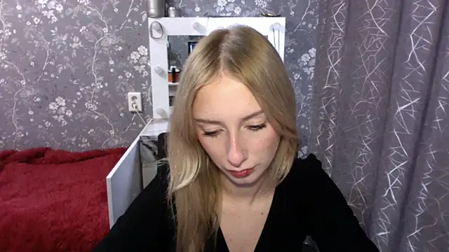 Snapshot of JennaLomeri chatting on 06/18/26, 12:31 JennaLomeri online show from 06/18/26, 12:31