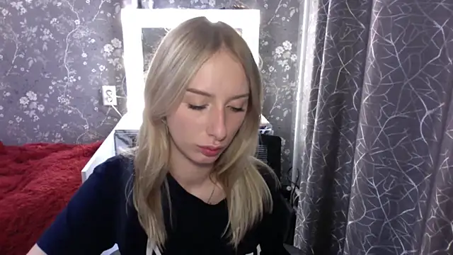 Snapshot of JennaLomeri chatting on 06/27/26, 11:37 JennaLomeri online show from 06/27/26, 11:37