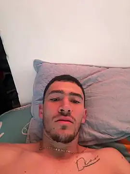 Snapshot of AngelRomero- chatting on 07/11/26, 04:43 AngelRomero- online show from 07/11/26, 04:43