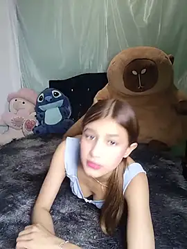 Snapshot of Zoehoney_18 chatting on 06/10/26, 04:12 Zoehoney 18 online show from 06/10/26, 04:12