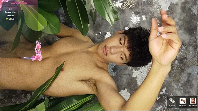 Snapshot of Maximiliano_Young chatting on 06/28/26, 11:05 Maximiliano Young online show from 06/28/26, 11:05