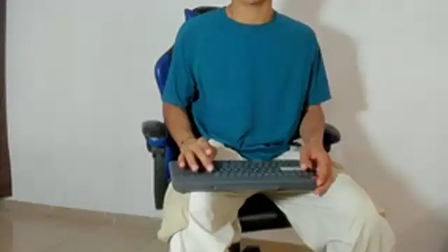 Snapshot of Maximiliano_Young chatting on 07/07/26, 12:31 Maximiliano Young online show from 07/07/26, 12:31