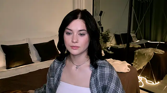 Snapshot of MurielGray chatting on 06/02/26, 05:42 MurielGray online show from 06/02/26, 05:42