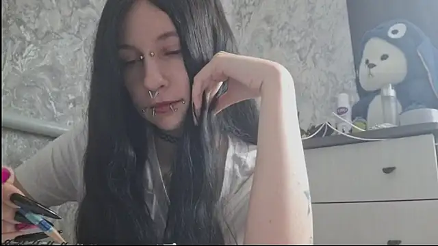 Snapshot of KrissyHiott chatting on 06/01/26, 04:14 KrissyHiott online show from 06/01/26, 04:14