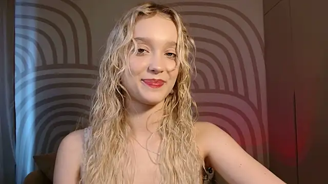 QueenSerenaa online show from 06/15/26, 02:08