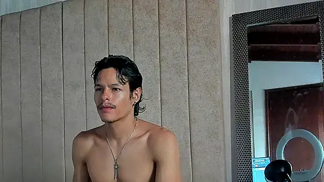 Snapshot of tommyhot7 chatting on 07/18/26, 02:54 tommyhot7 online show from 07/18/26, 02:54
