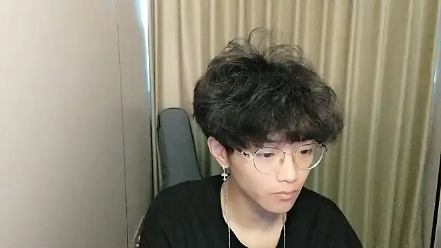 Snapshot of wssoo11 chatting on 06/19/26, 01:43 wssoo11 online show from 06/19/26, 01:43