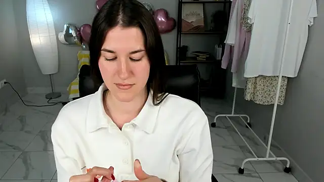 Elizabeth Kim online show from 06/01/26, 01:24