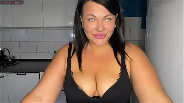 Snapshot of Annbigass chatting on 06/19/26, 03:44 Annbigass online show from 06/19/26, 03:44