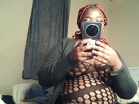 Snapshot of Lillybee74 chatting on 06/11/26, 01:27 Lillybee74 online show from 06/11/26, 01:27