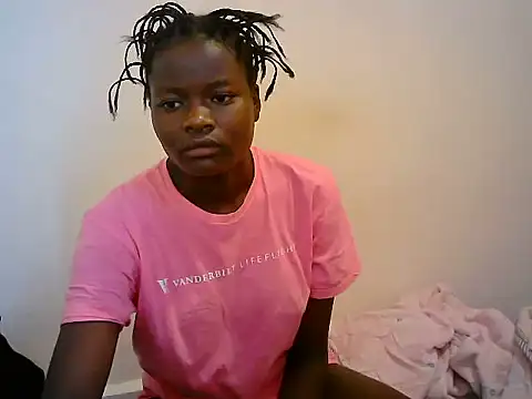 Snapshot of BerryJulie chatting on 06/17/26, 05:54 BerryJulie online show from 06/17/26, 05:54
