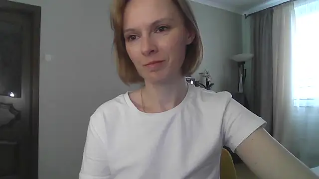 AdelleLovee  online show from 06/04/26, 03:29