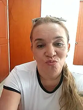 Snapshot of Sara_hilton02 chatting on 06/14/26, 02:30 Sara hilton02 online show from 06/14/26, 02:30