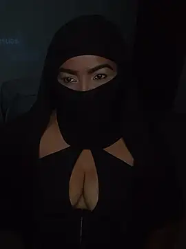 Snapshot of nayla_mohammed_ chatting on 06/02/26, 01:57 nayla mohammed online show from 06/02/26, 01:57
