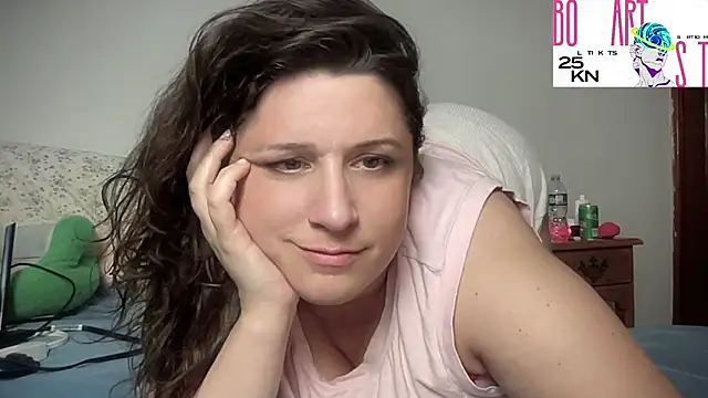 Snapshot of maddiliz chatting on 02/14/25, 08:10 maddiliz online show from 02/14/25, 08:10