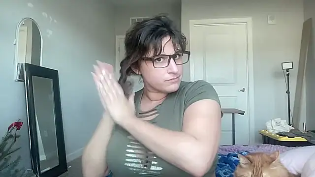 maddiliz online show from 12/22/25, 09:01