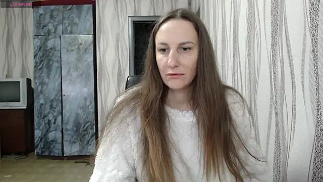 Snapshot of Yevgeshka-Milashka chatting on 10/12/25, 06:01 Yevgeshka-Milashka online show from 10/12/25, 06:01