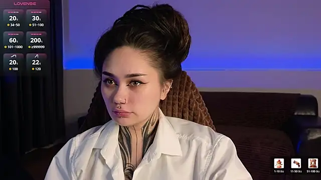 KarenHotFlirt online show from 06/12/26, 03:00