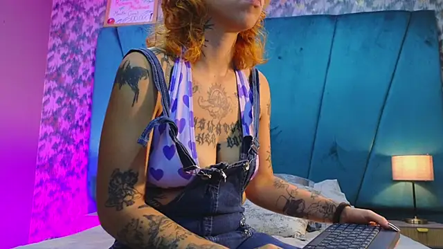 julimonroe  online show from 07/17/26, 04:08