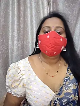 Snapshot of Nithya_ chatting on 06/28/26, 07:58 Nithya online show from 06/28/26, 07:58