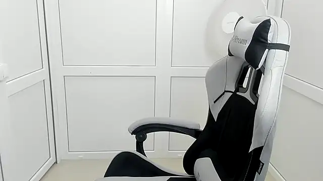 Vanilla Vixen online show from 06/23/26, 05:49