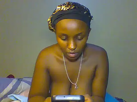 Snapshot of Sexie_bobbies chatting on 06/25/26, 08:13 Sexie bobbies online show from 06/25/26, 08:13