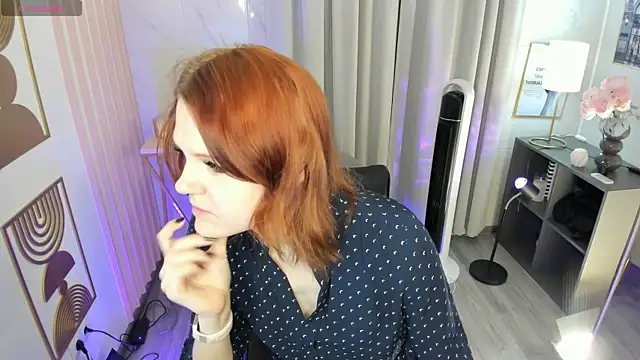 Snapshot of Goddess__Alice chatting on 06/12/26, 05:28 Goddess Alice online show from 06/12/26, 05:28